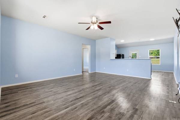 2421 Kenneth Dr., Benton, AR 72015