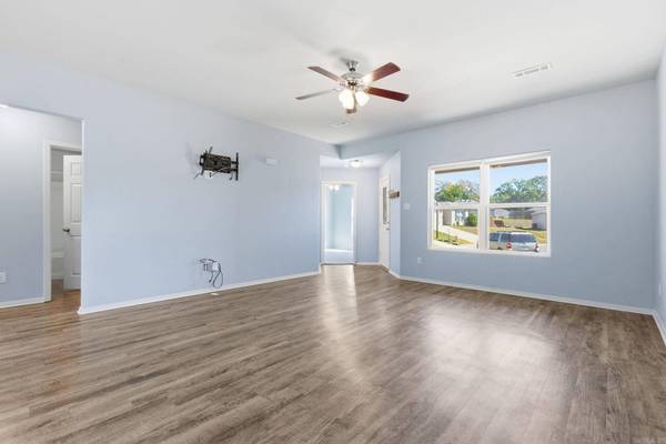 2421 Kenneth Dr., Benton, AR 72015