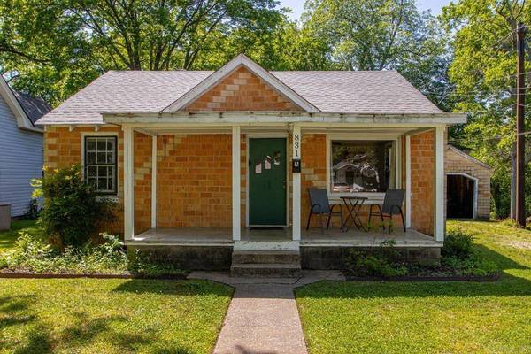 831 Center, Conway, AR 72034