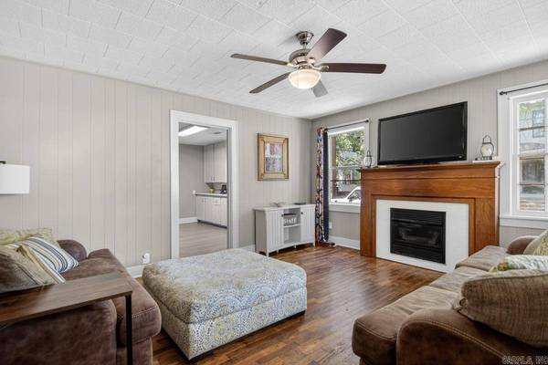 831 Center, Conway, AR 72034