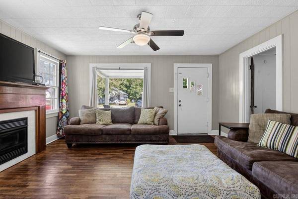 831 Center, Conway, AR 72034