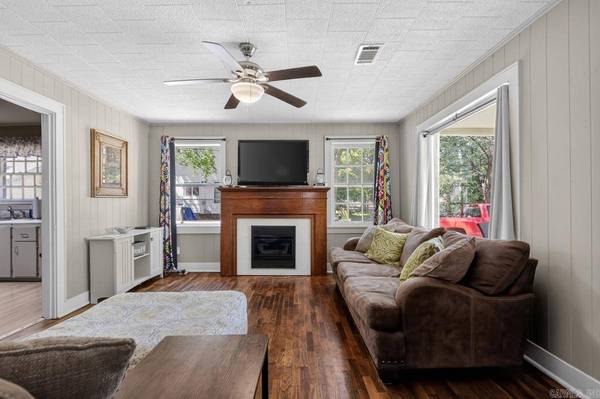 831 Center, Conway, AR 72034
