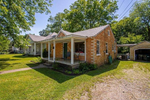 831 Center, Conway, AR 72034