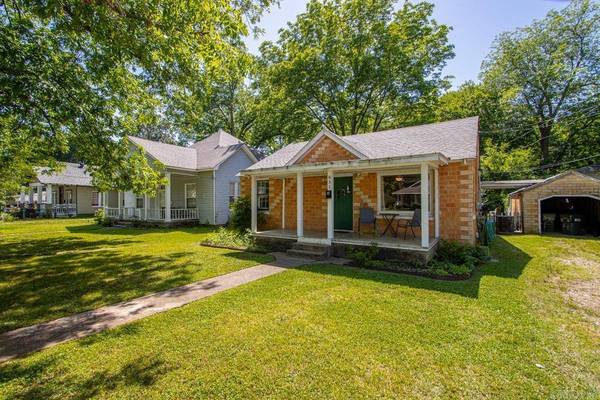 831 Center, Conway, AR 72034