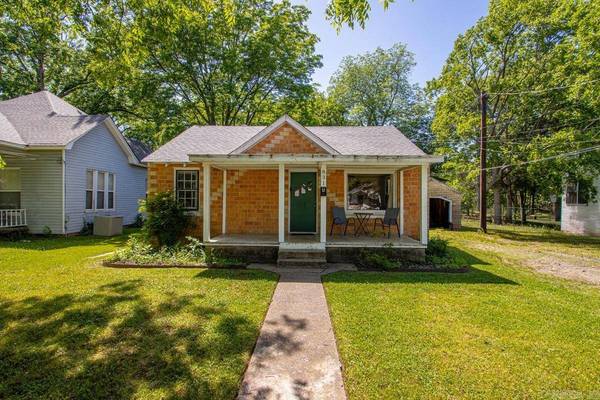 831 Center, Conway, AR 72034