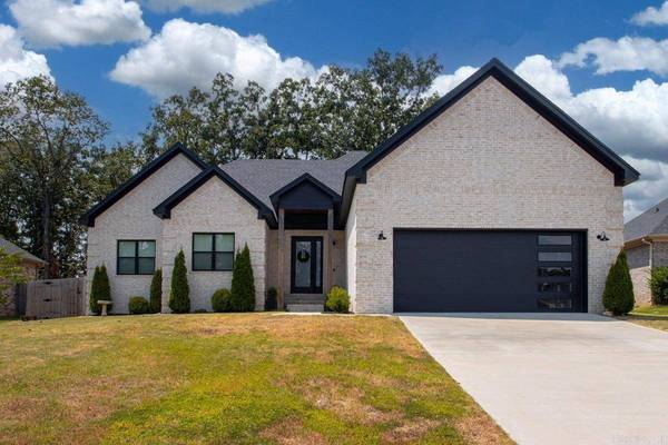 877 Oak Forest Circle