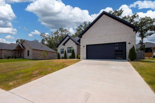 877 Oak Forest Circle, Sherwood, AR 72120