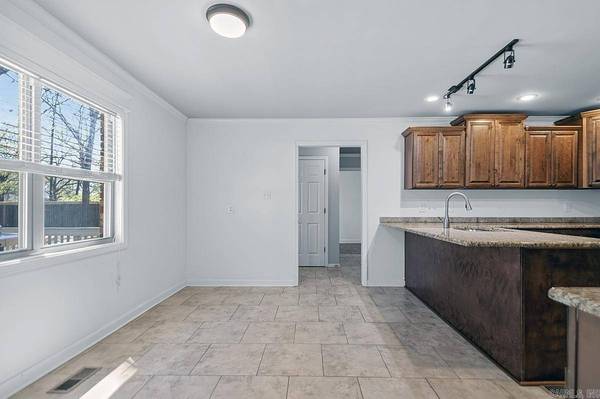4 Barber Cv., Maumelle, AR 72113