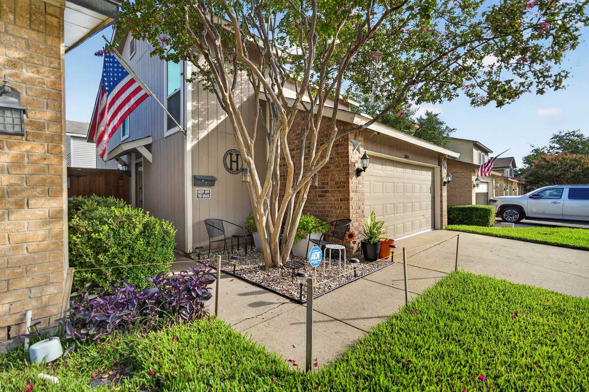 2851 Ursa Cir, Garland, TX 75044-6245
