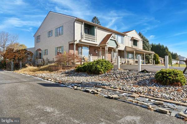 2453 LINCOLN HWY E, Lancaster, PA 17602