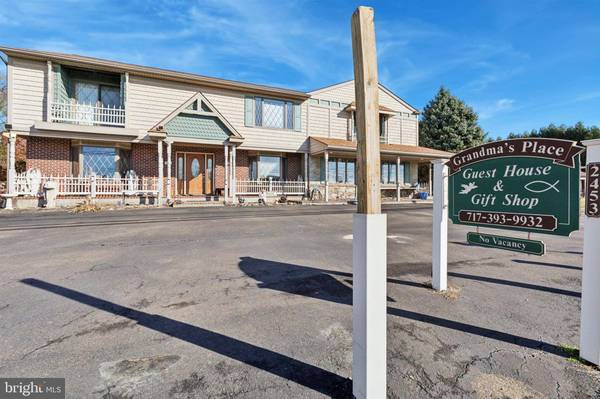 2453 LINCOLN HWY E, Lancaster, PA 17602