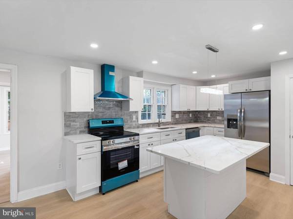 102 KENWOOD LN, Wilmington, DE 19804