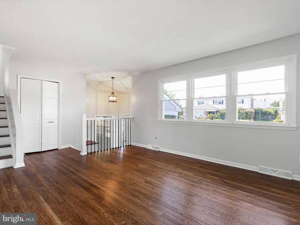 17 COOK RD, Newark, DE 19711