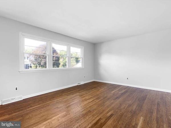 17 COOK RD, Newark, DE 19711