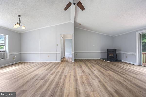 112 E HOLLY DR, Lincoln, DE 19960