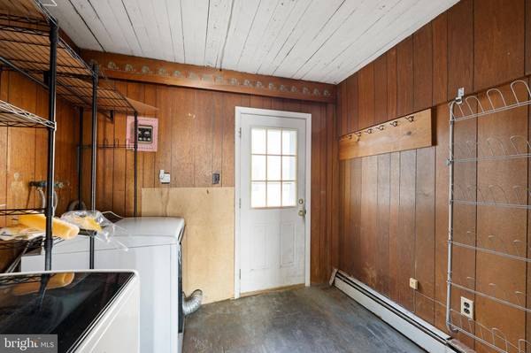 6 N RAILROAD AVE, Wyoming, DE 19934