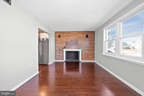 32 PAUL RD, New Castle, DE 19720