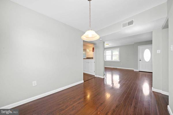 32 PAUL RD, New Castle, DE 19720