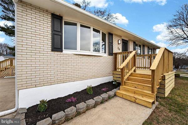 24 VANSANT RD, Newark, DE 19711