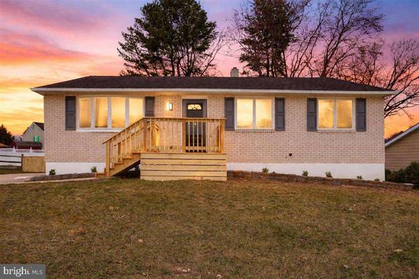 24 VANSANT RD, Newark, DE 19711