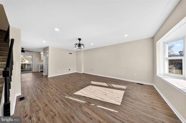 27 MACTAVISH CT, New Castle, DE 19720