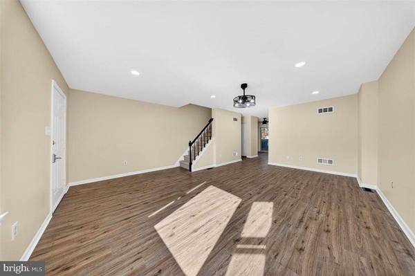 27 MACTAVISH CT, New Castle, DE 19720