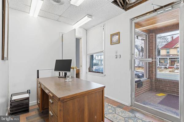 212 W MAIN ST, Elkton, MD 21921