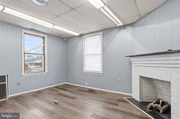 212 W MAIN ST, Elkton, MD 21921