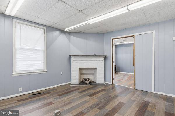 212 W MAIN ST, Elkton, MD 21921