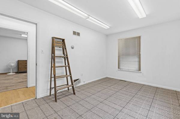 212 W MAIN ST, Elkton, MD 21921