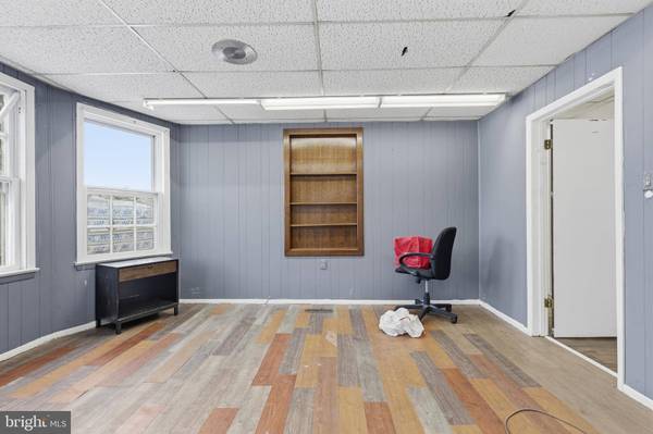 212 W MAIN ST, Elkton, MD 21921