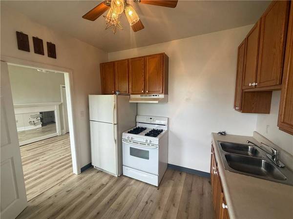 1018 Crucible St, Elliott, PA 15220