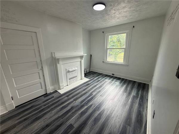 1018 Crucible St, Elliott, PA 15220