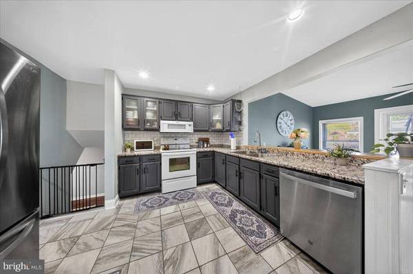 11 WHITEHALL CIR, Wilmington, DE 19808