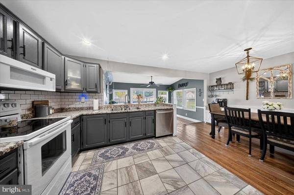 11 WHITEHALL CIR, Wilmington, DE 19808