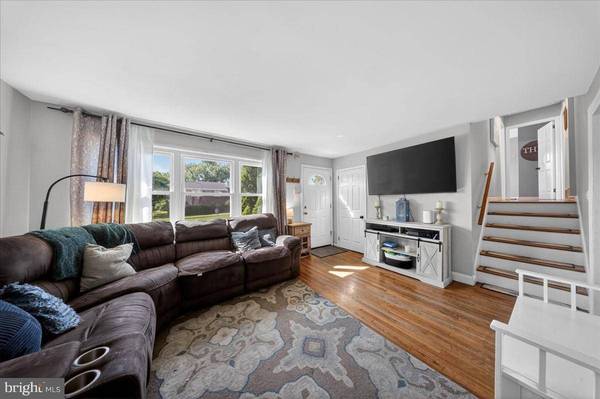11 WHITEHALL CIR, Wilmington, DE 19808