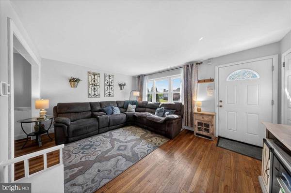 11 WHITEHALL CIR, Wilmington, DE 19808