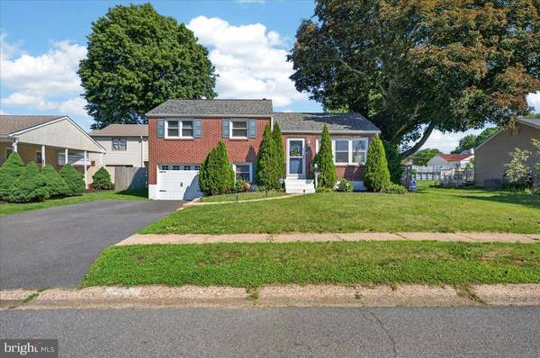 11 WHITEHALL CIR, Wilmington, DE 19808