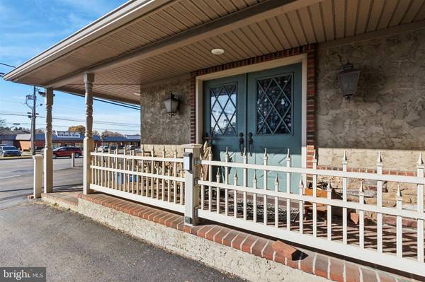 2453 LINCOLN HWY E, Lancaster, PA 17602