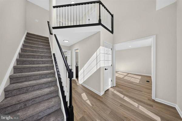 6 ROY CT, Newark, DE 19711