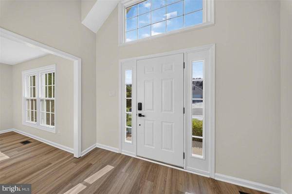 6 ROY CT, Newark, DE 19711