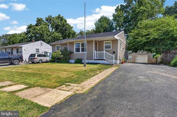 13 CAXTON DR, New Castle, DE 19720