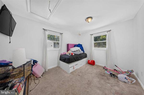 13 CAXTON DR, New Castle, DE 19720