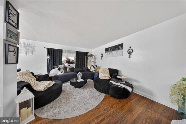 5 S PENNEWELL DR, Wilmington, DE 19809