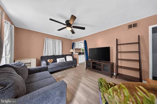 427 CARVER DR, Wilmington, DE 19801