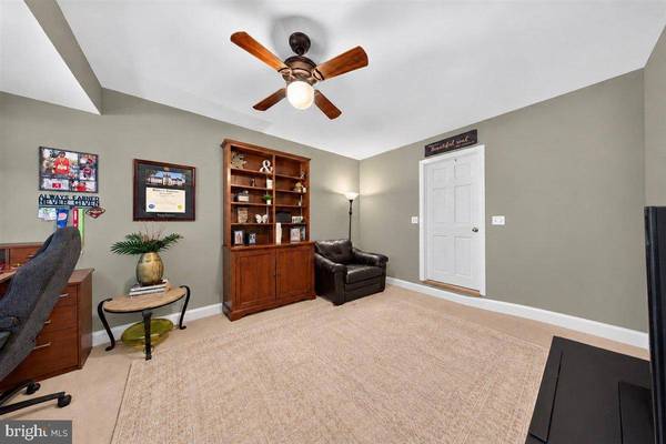 2601 PIN OAK DR, Wilmington, DE 19810