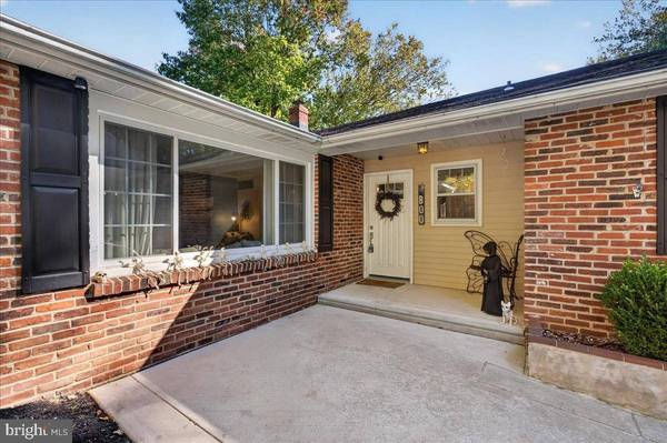 6 LORI LN, Wilmington, DE 19809