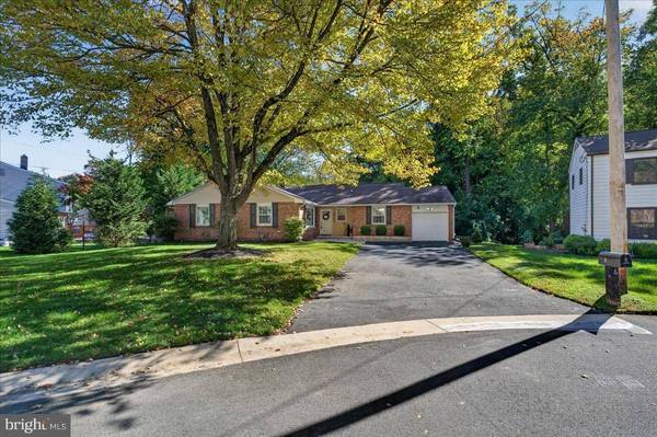 6 LORI LN, Wilmington, DE 19809