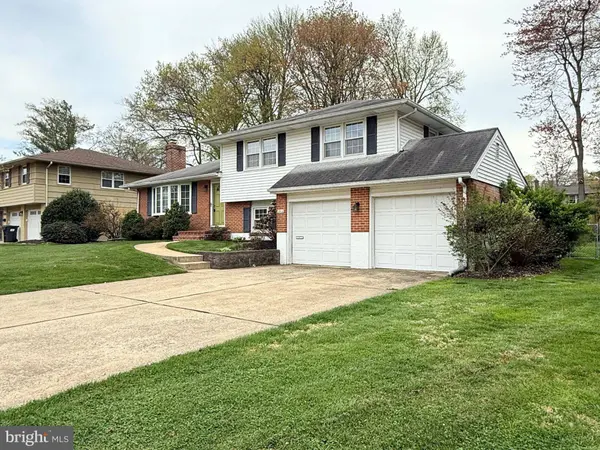 2410 LARCHWOOD RD, Wilmington, DE 19810