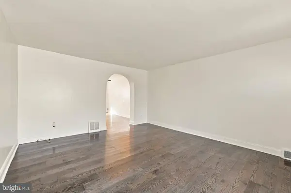 3003 W COURT AVE, Claymont, DE 19703